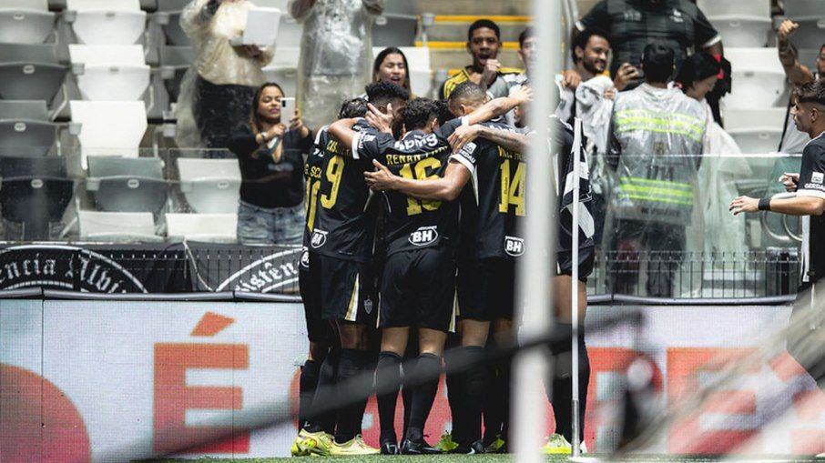 Iván Román titular y figura en Brasil