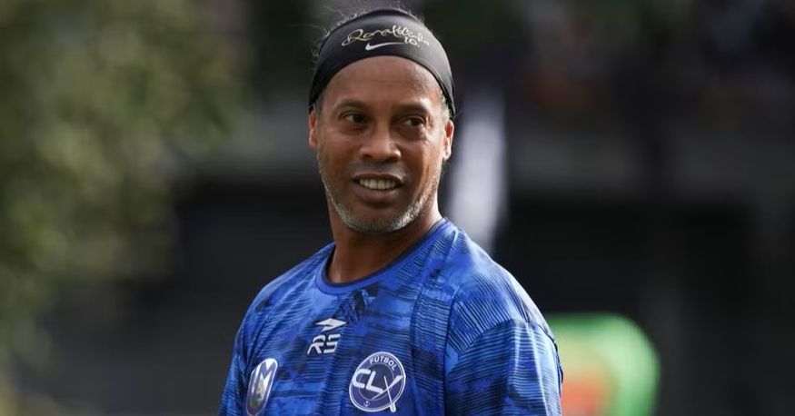  Ronaldinho sorprende al mundo y vuelve al fútbol a sus 46 años