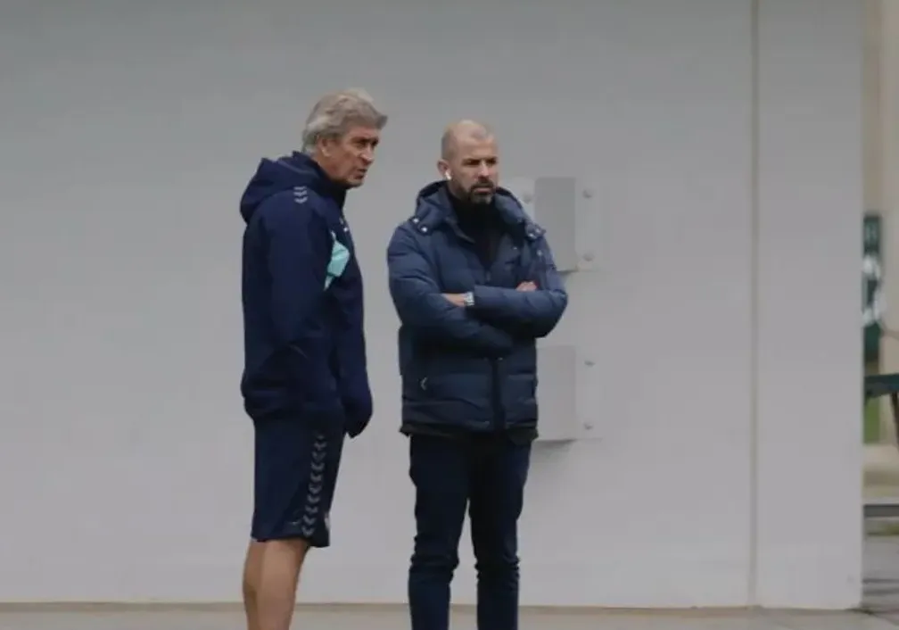 Betis refuerza su confianza en Pellegrini y aleja el humo de la Roja