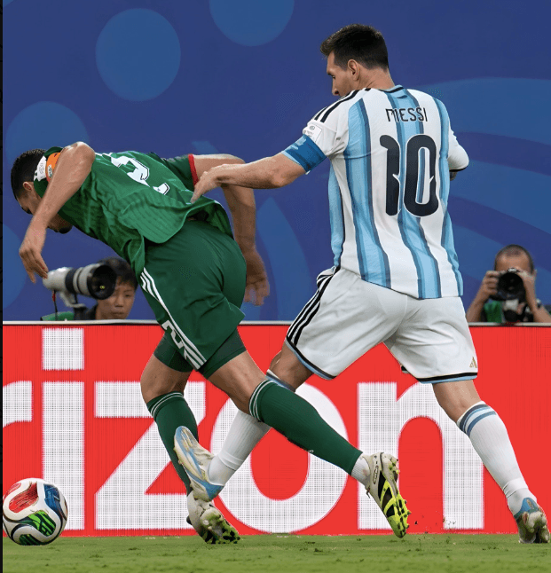 ¿Messi debió ser expulsado?