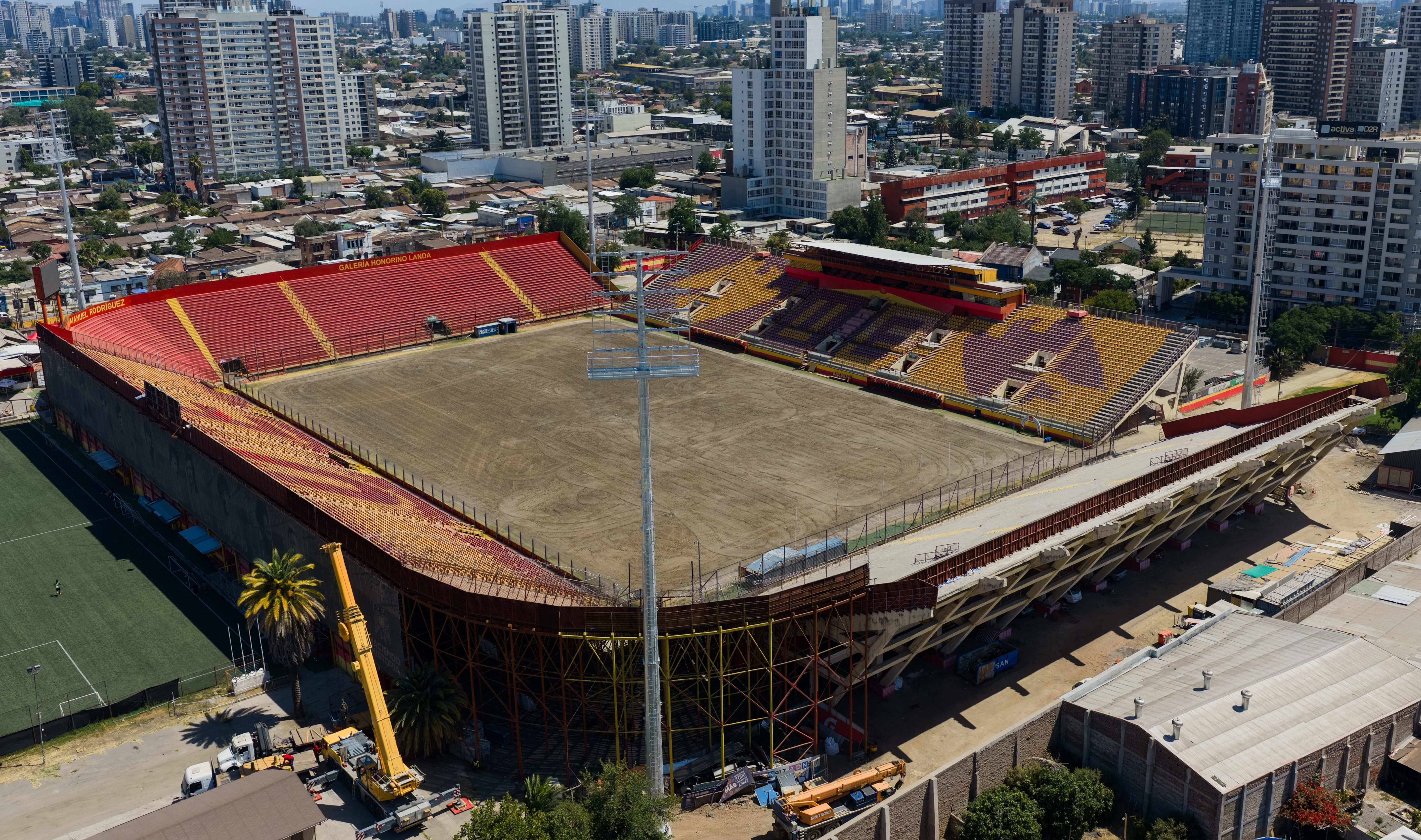 La U mira fuera de Santiago para resolver su localía en el arranque del torneo