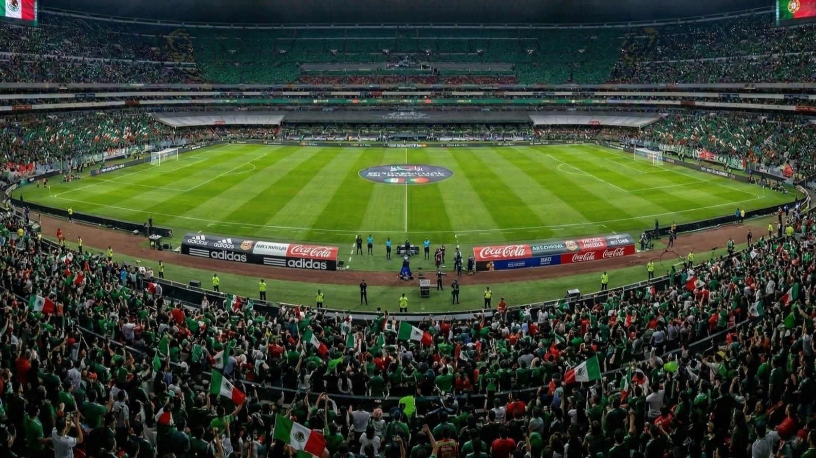 Tragedia en estadio mundialista: hincha muere tras caer desde palcos del Azteca