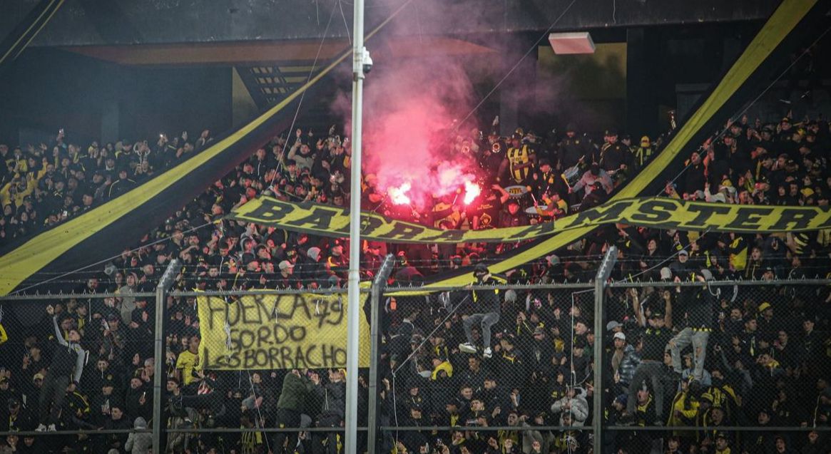 Hinchas uruguayos enfurecidos por eliminación de Nacional y Peñarol