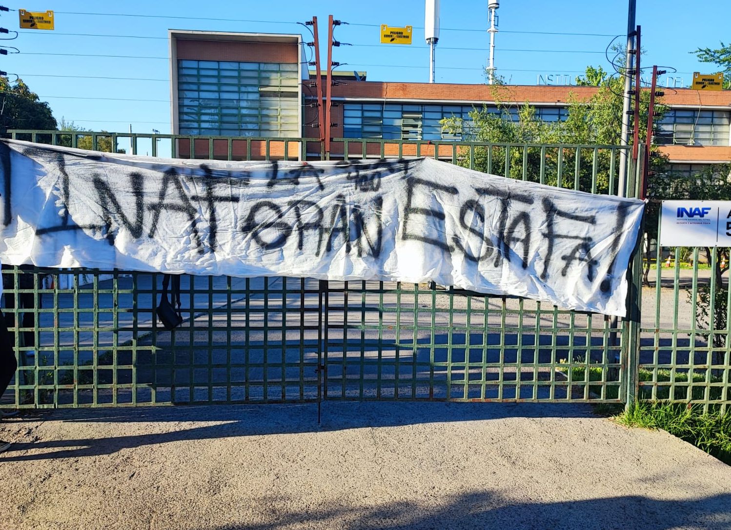 Alumnos se toman el INAF por demandas incumplidas
