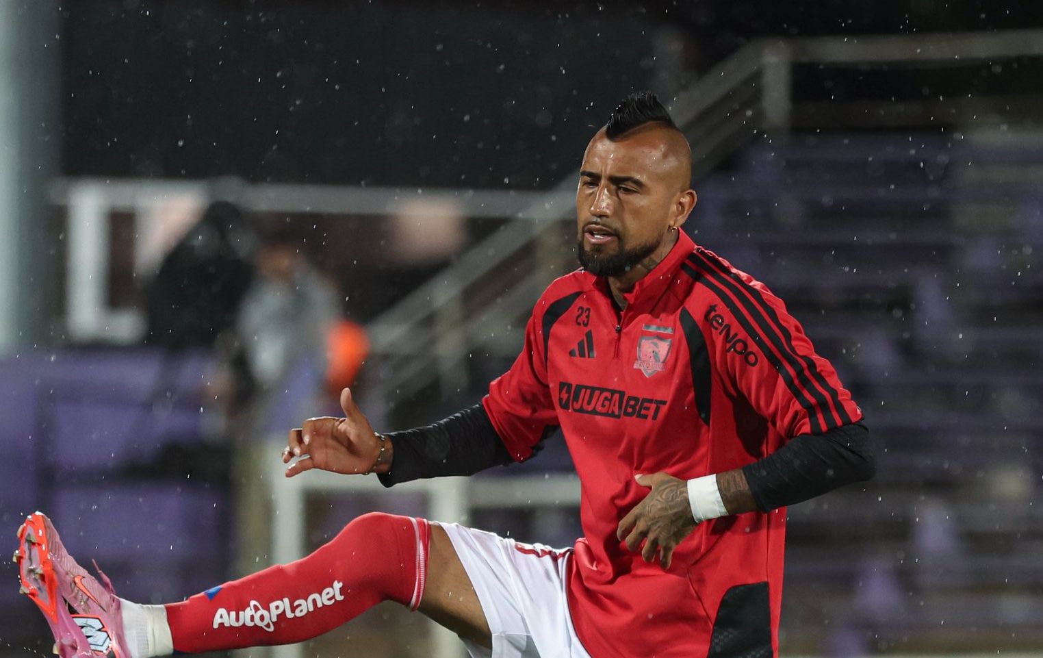 Arturo Vidal: sin jineta, stremeando antes del partido e incómodo