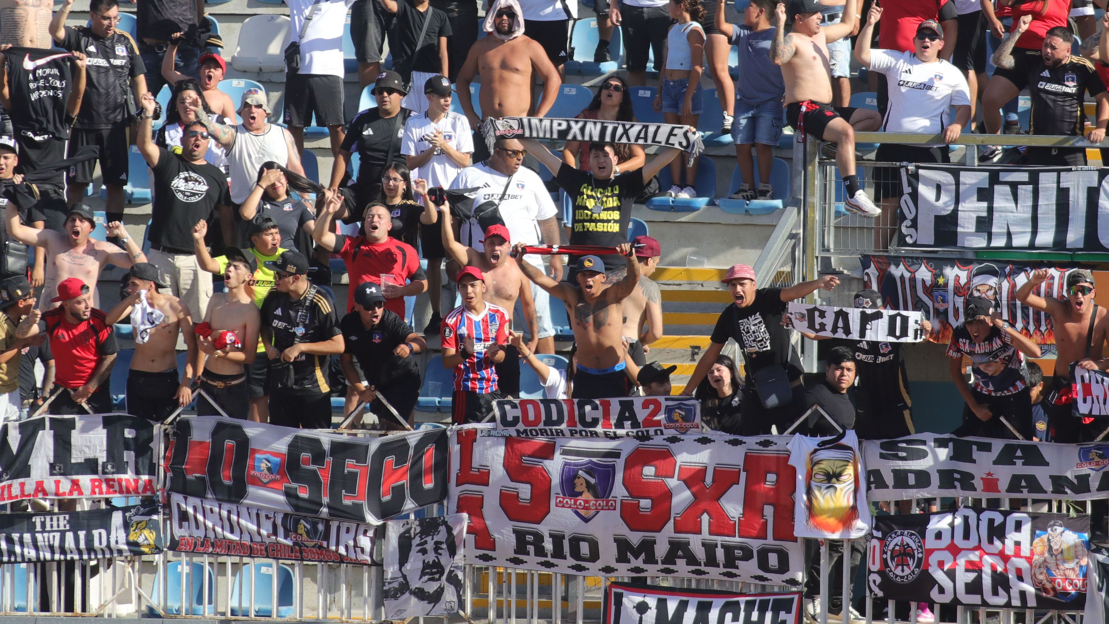Hinchas de Colo Colo provocan incidentes en El Teniente