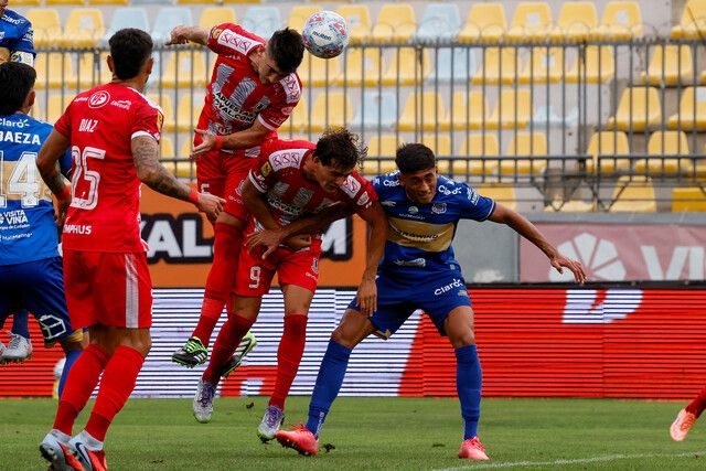 El escritorio a la cancha: Everton denuncia a Calera por alinear seis extranjeros