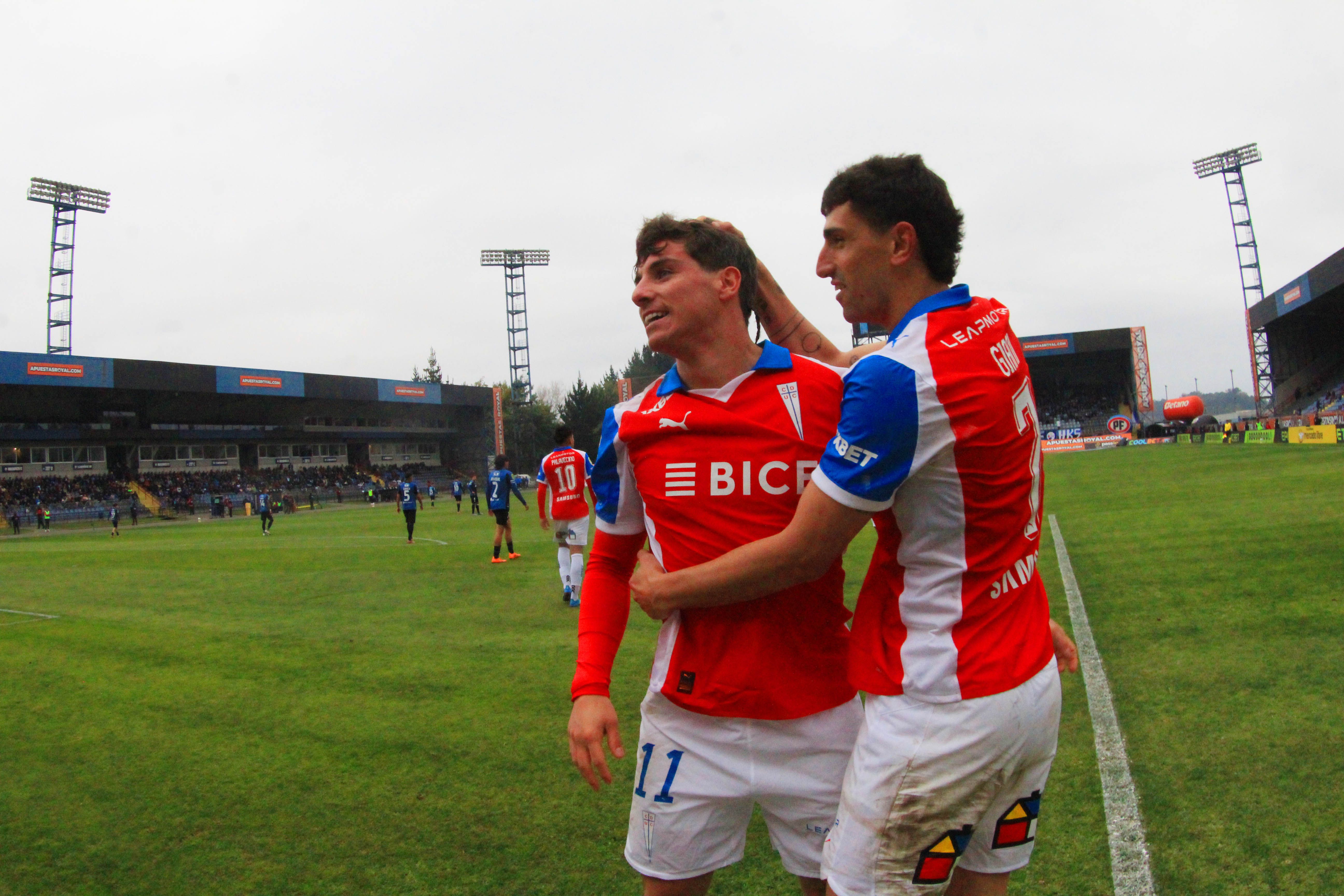 La UC a ritmo copero: 3-0 sobre Huachipato