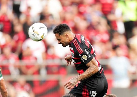 Flamengo por un cabezazo de diferencia