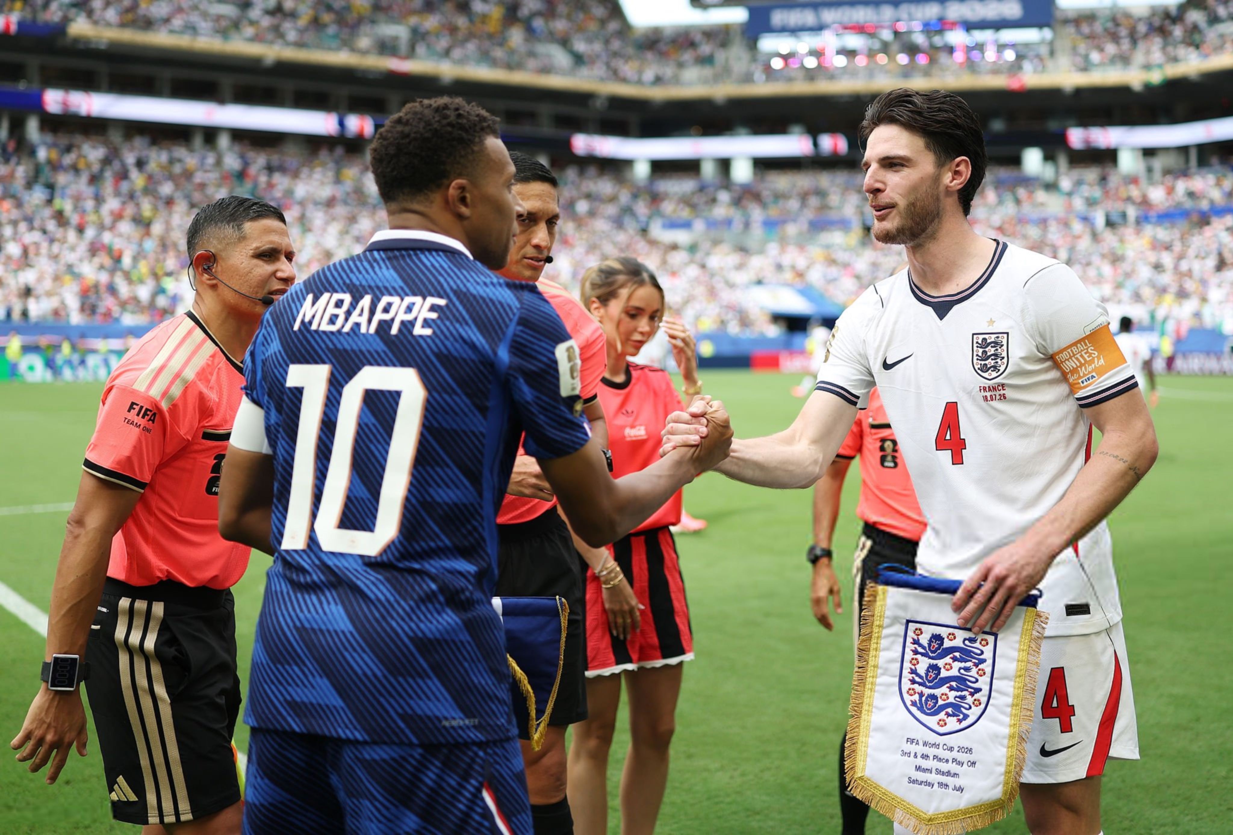 Inglaterra tercera en orgía de goles: 6-4 sobre Francia