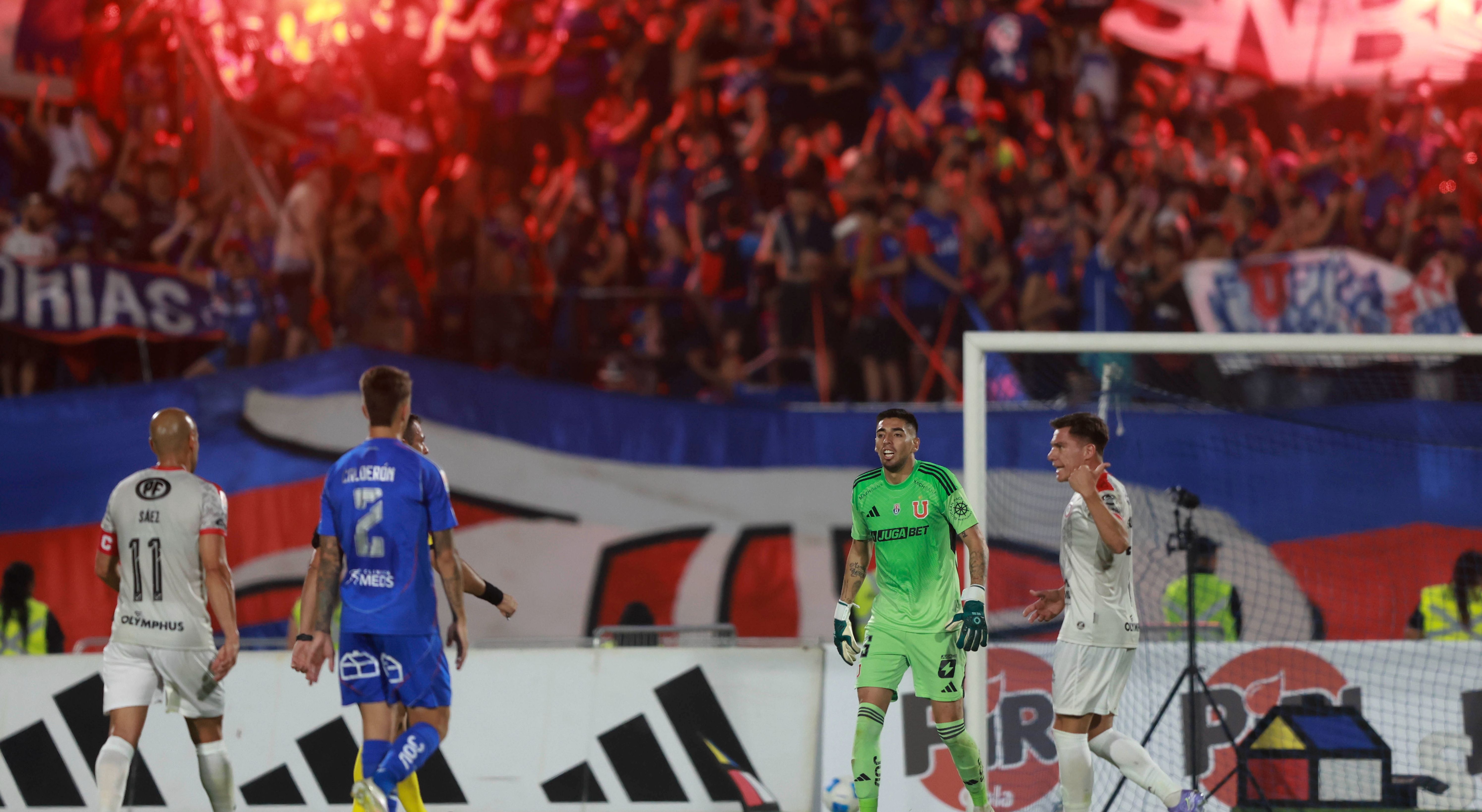 Golpe al bolsillo del hincha: la U sube hasta 36% el valor de sus entradas en sólo 2 años