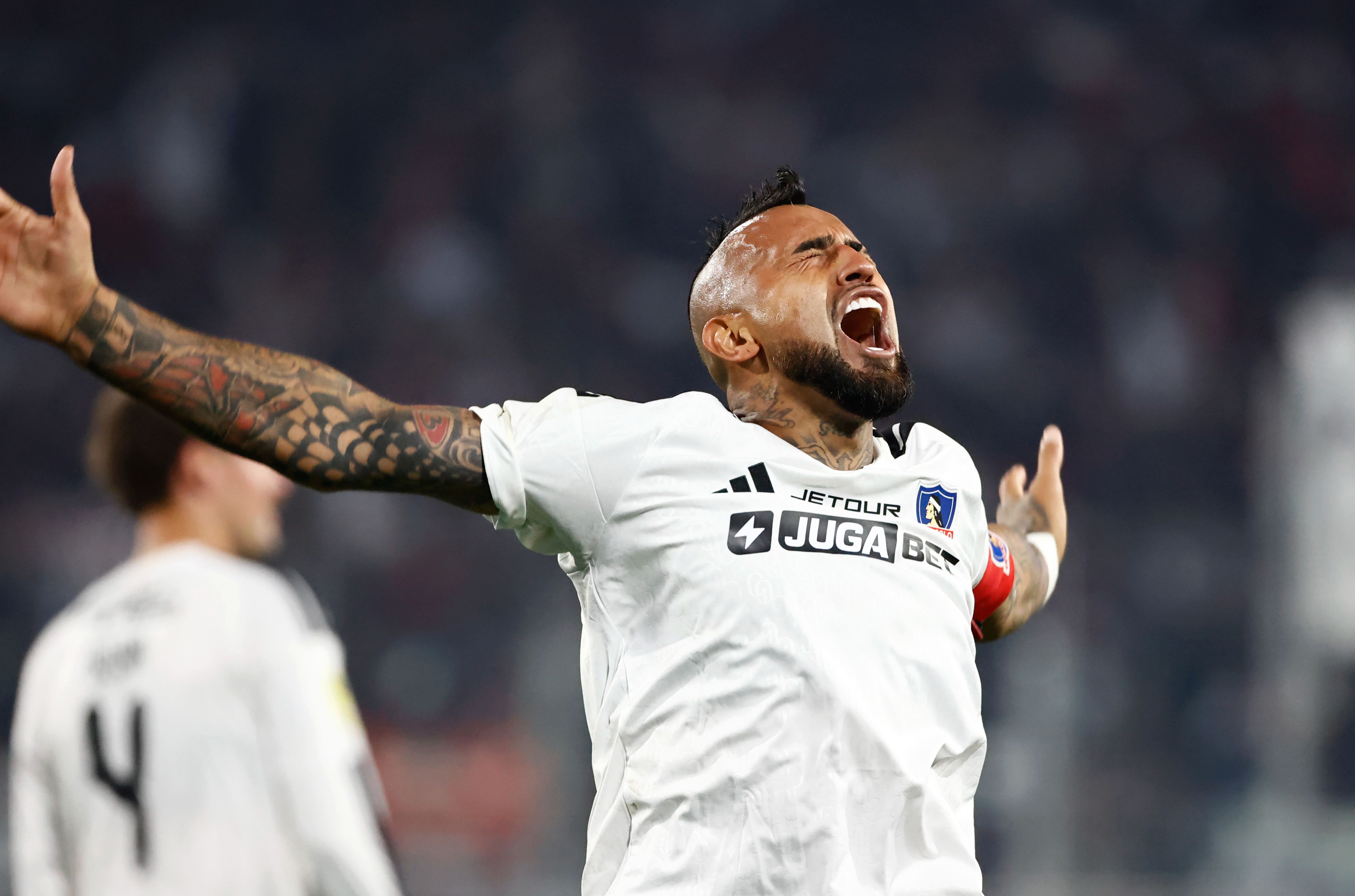 Colo Colo baila a Ñublense para escaparse en el liderato