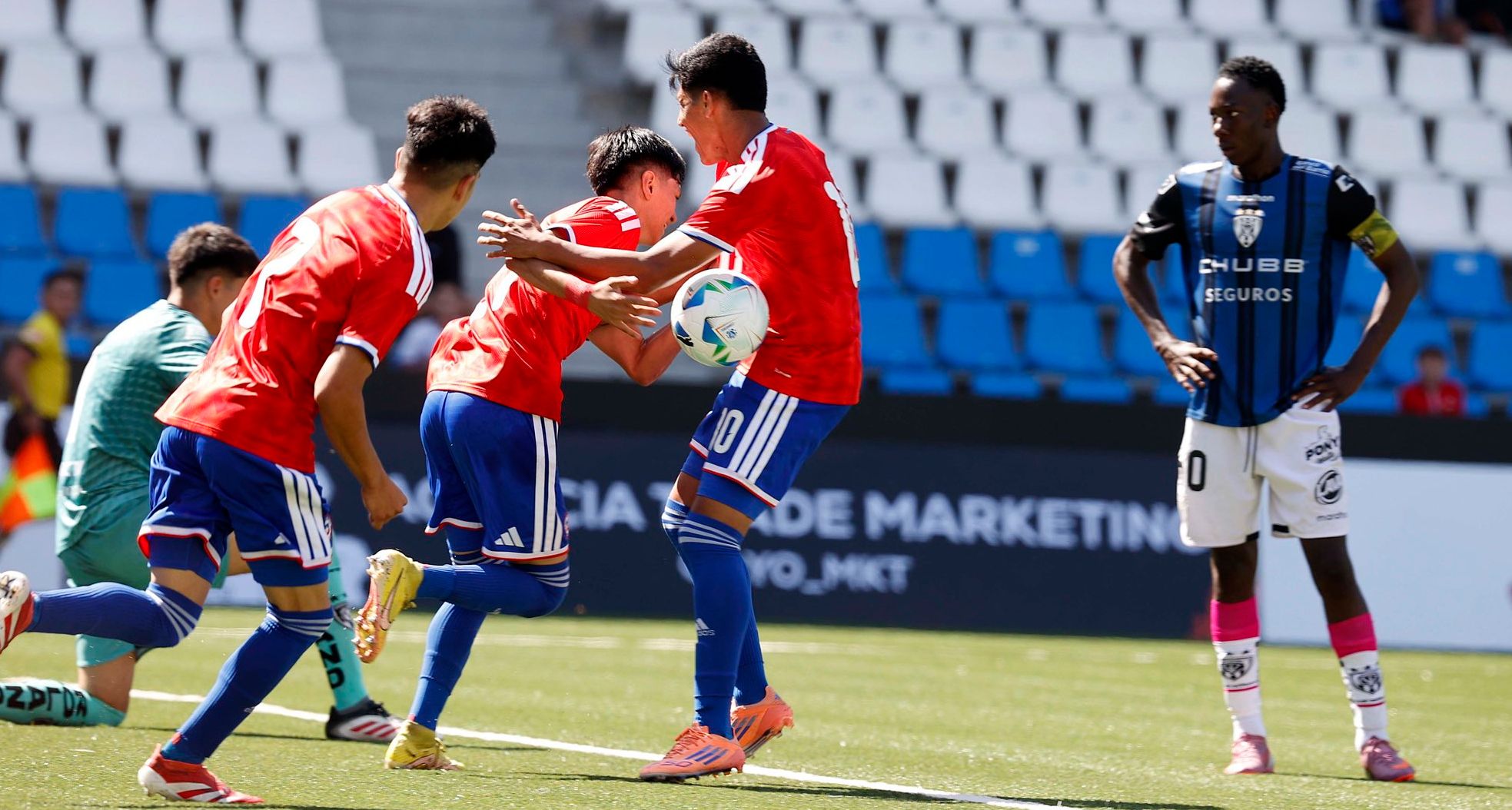 La Roja sub 16 gana y clasifica en la Copa UC