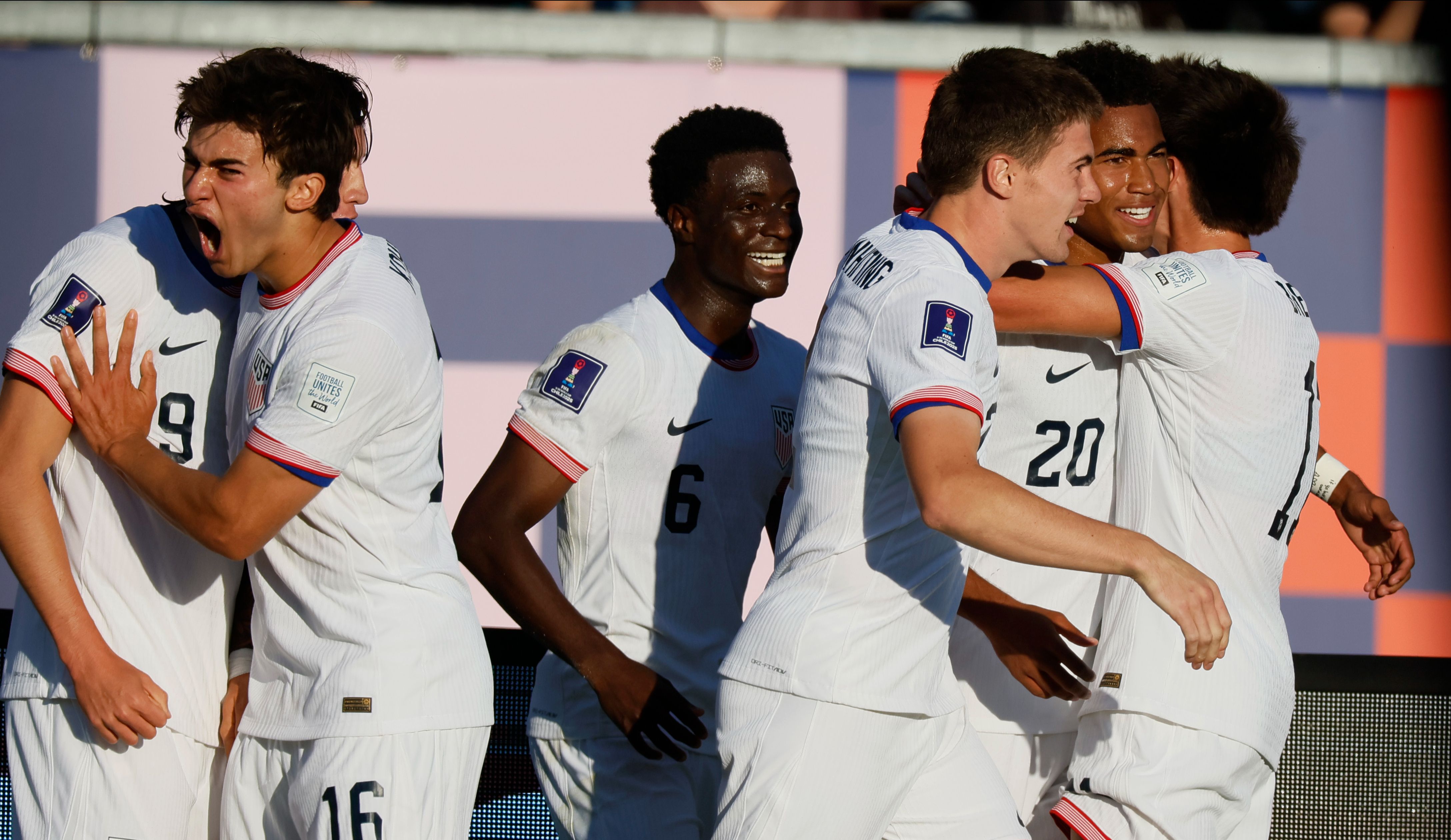 Estados Unidos goleó a Francia y se metió en octavos
