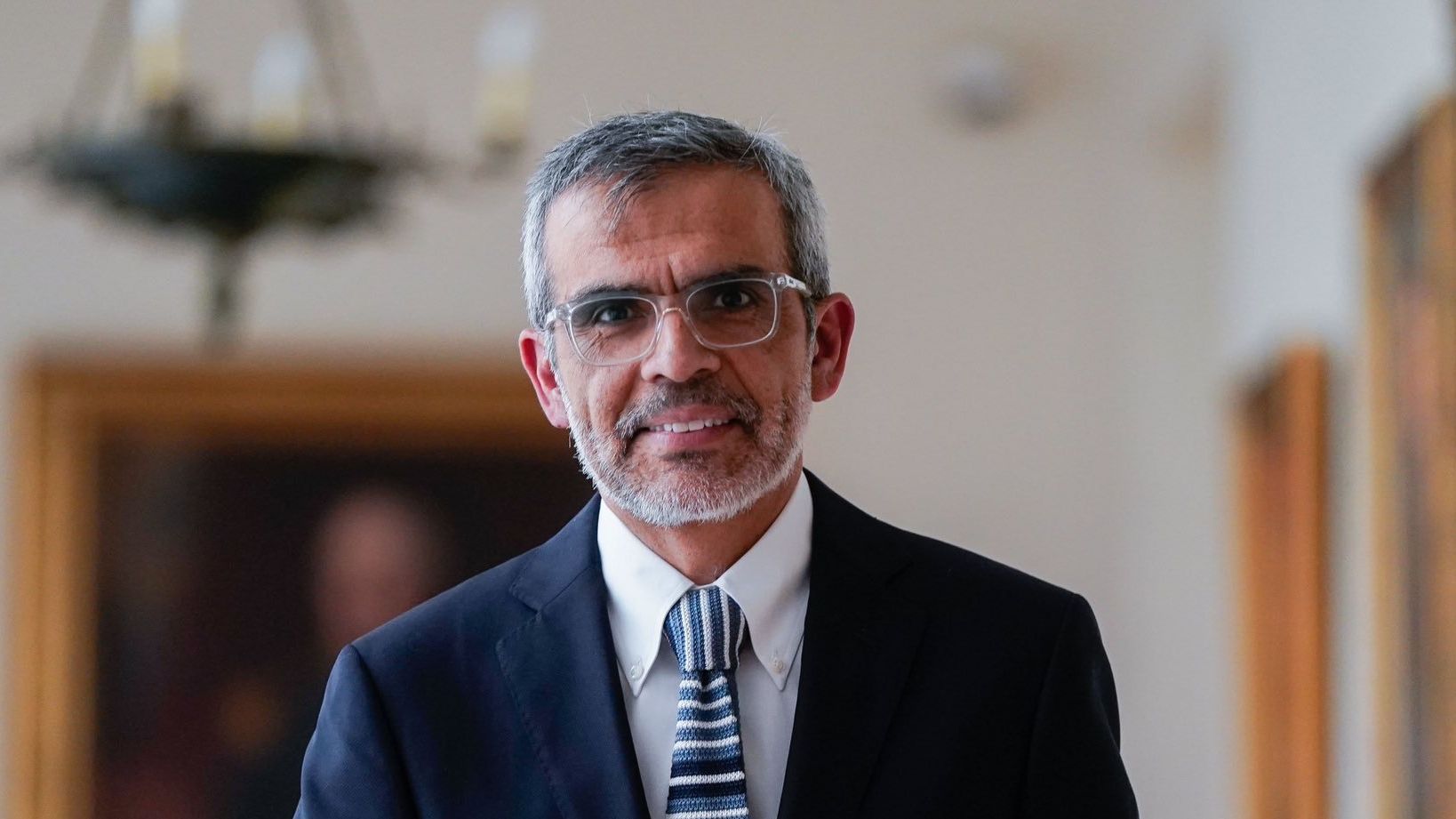 Michael Clark refuerza su defensa ante la CMF y ficha al exministro Luis Cordero