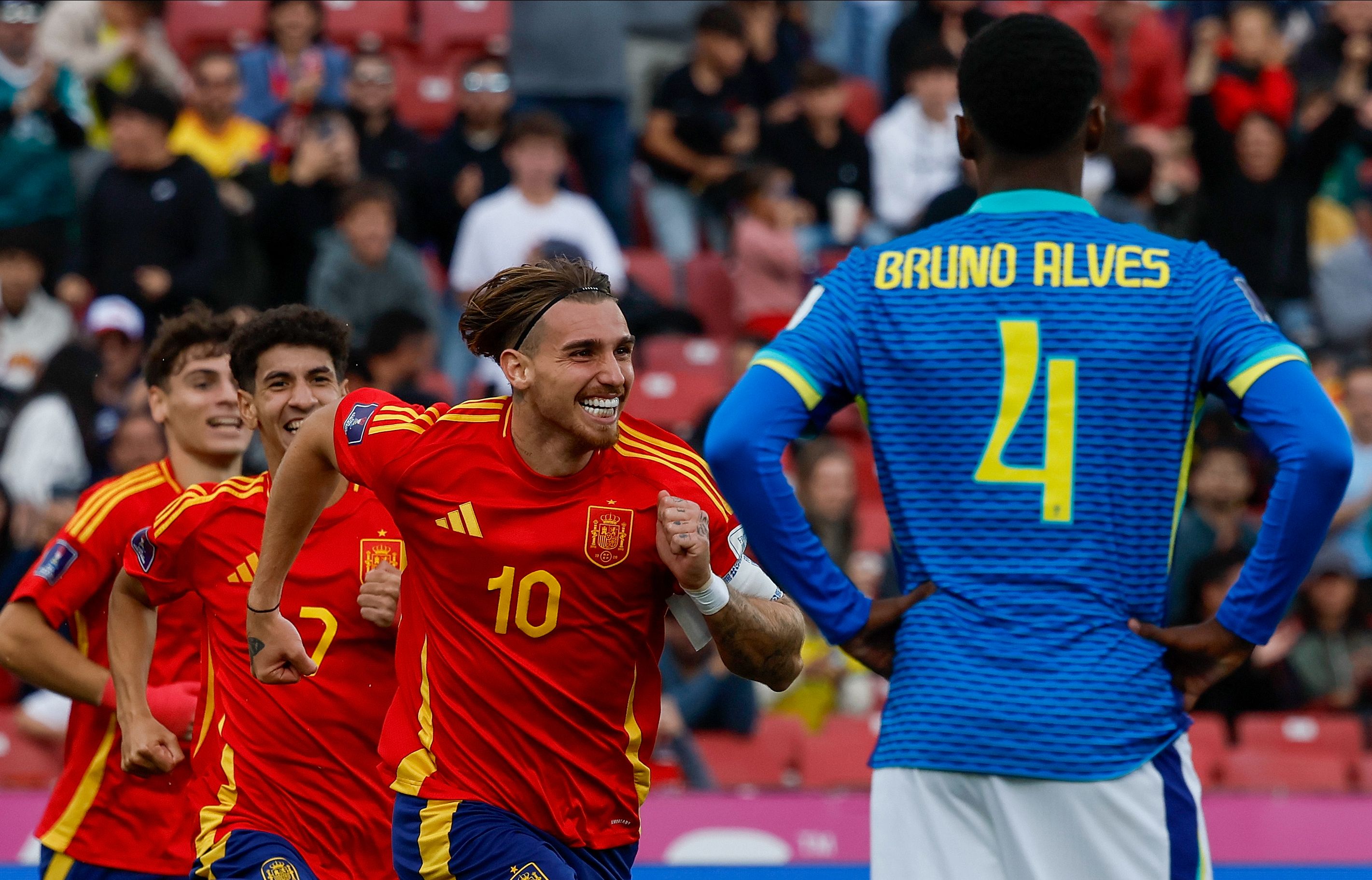 España despacha a Brasil y México será el rival de Chile