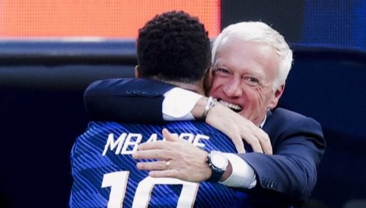 Francia goleó a Suecia al ritmo de Olise y Mbappé y recibirá a Paraguay