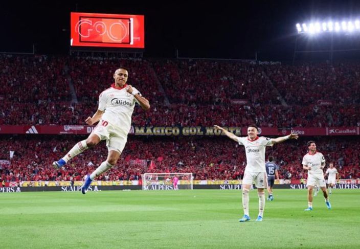 Video: Alexis Sánchez saca al Sevilla de la zona de descenso