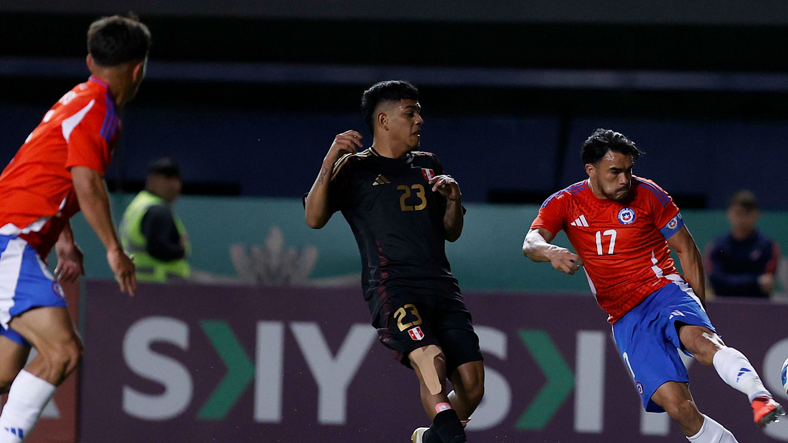 La Roja gana en la agonía y con poco fútbol