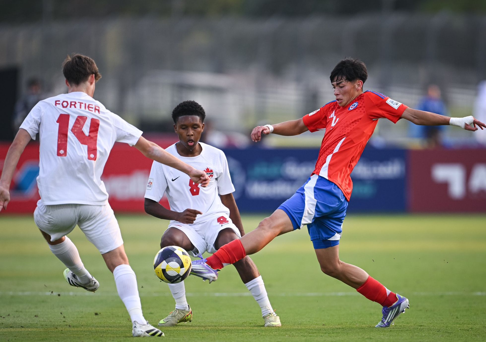 Chile lo da vuelta ante Canadá pero no le alcanza para clasificar.