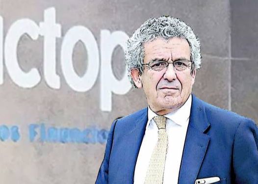 Leonidas Vial no se va del todo, Colo Colo le debe 2.344 millones