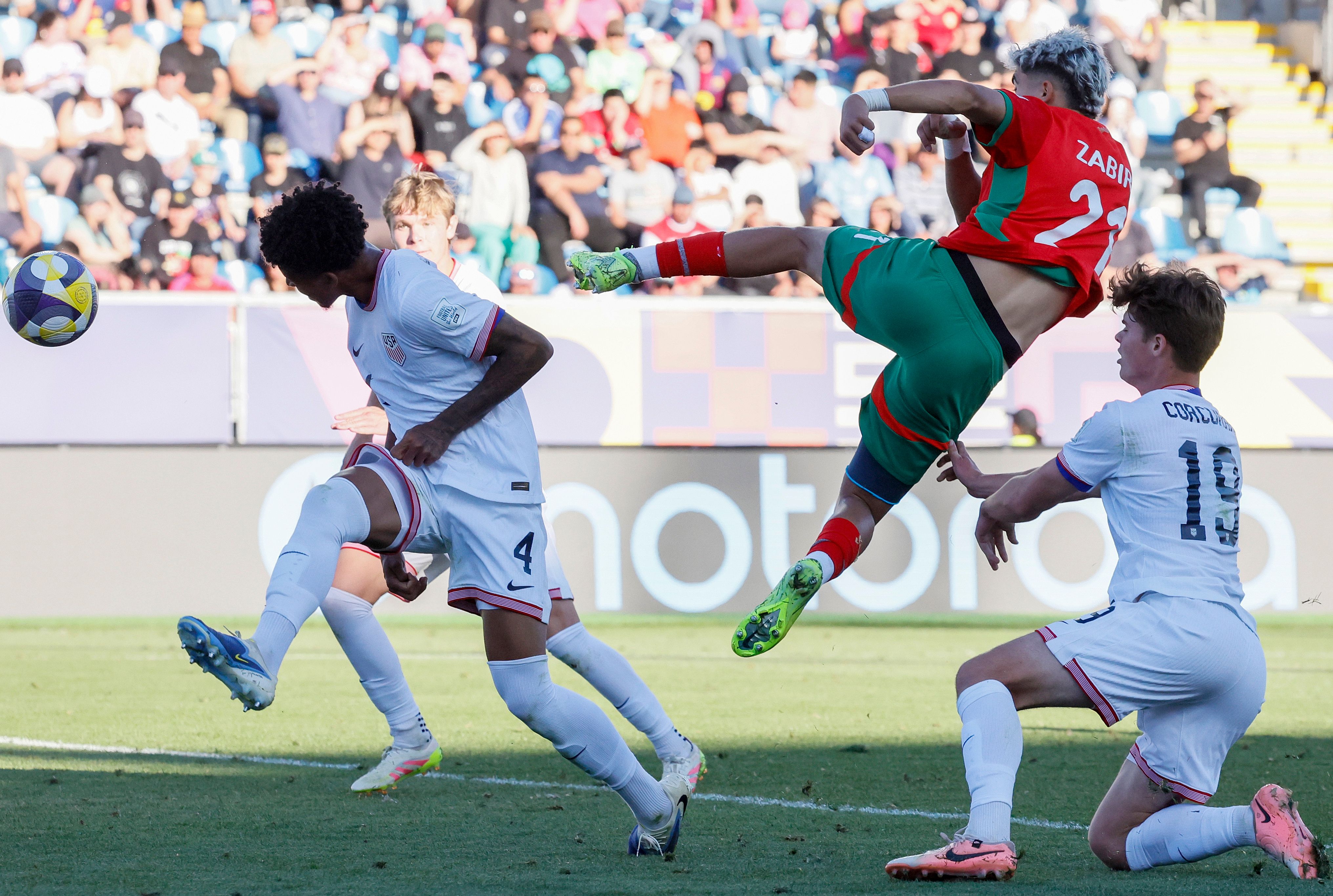 Marruecos aprovechó los regalos y es semifinalista