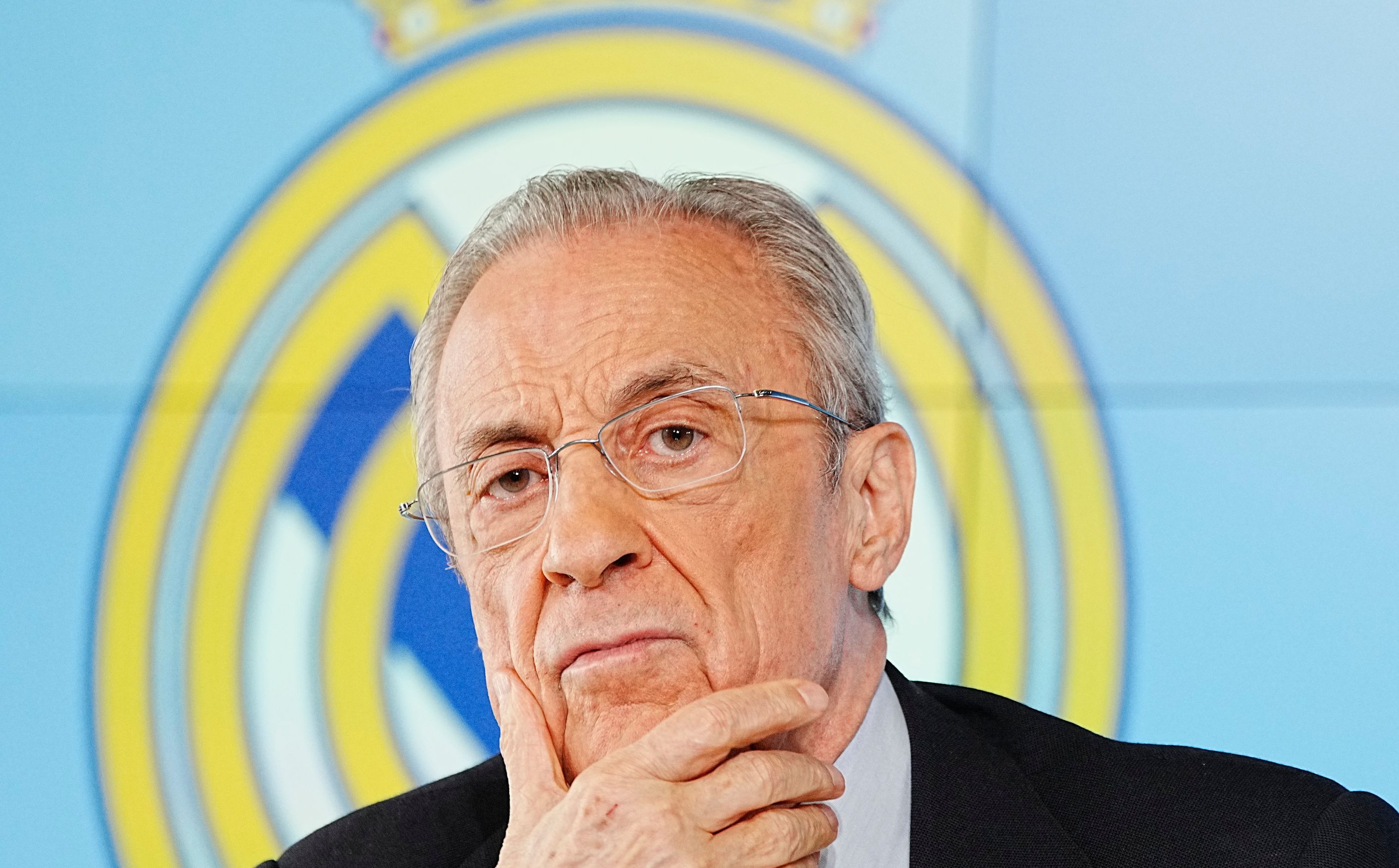 Florentino, acorralado: "Me tienen que echar del club a los tiros"
