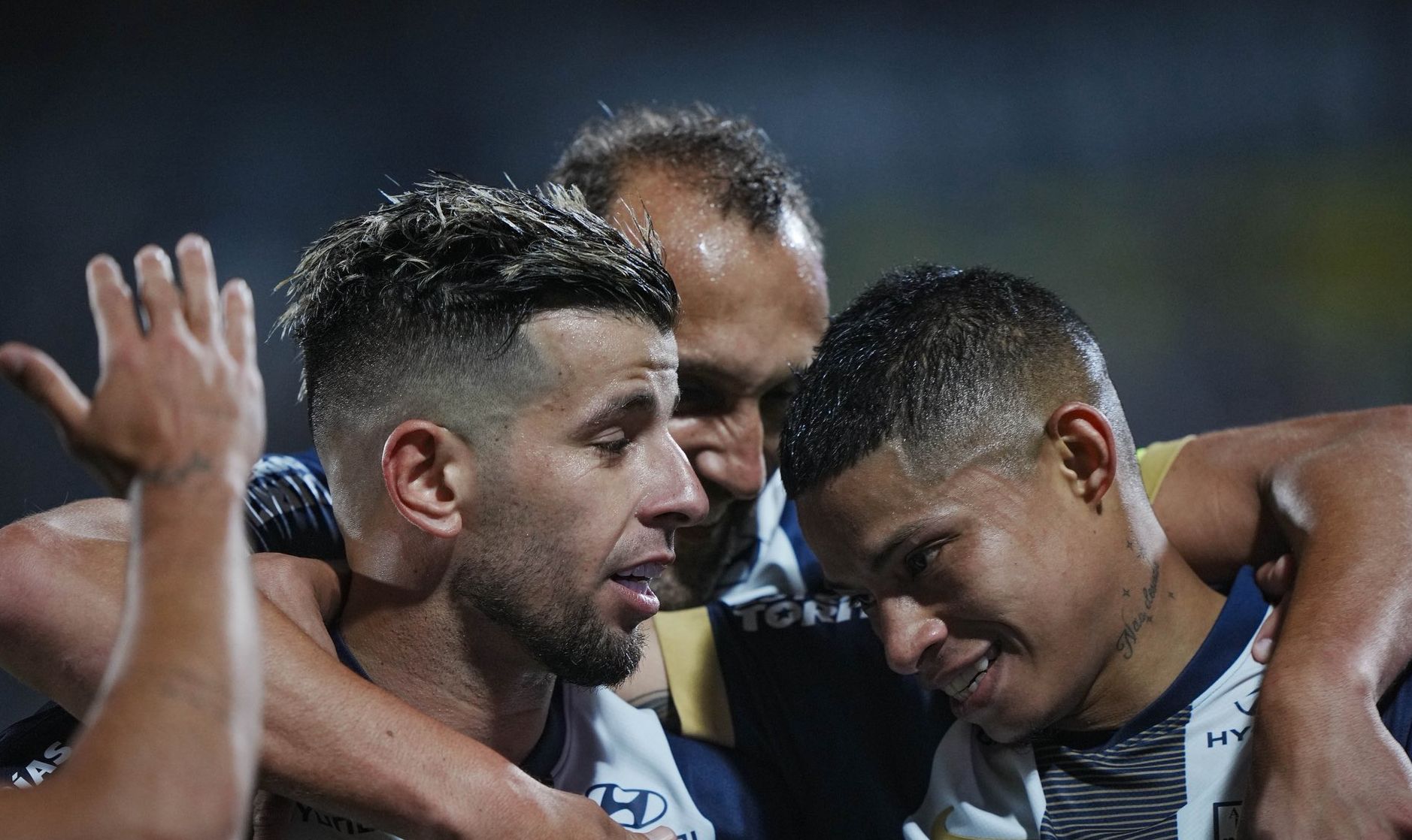 Alianza Lima golea en la liga local y llega encendida a Chile