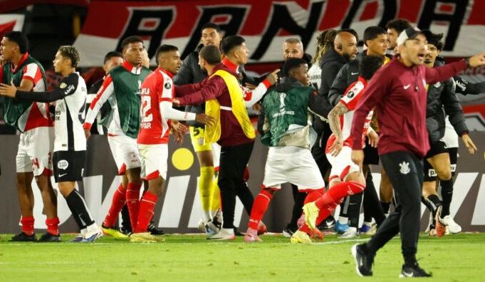 En batalla campal terminó partido de Independiente de Colombia ante Corinthians