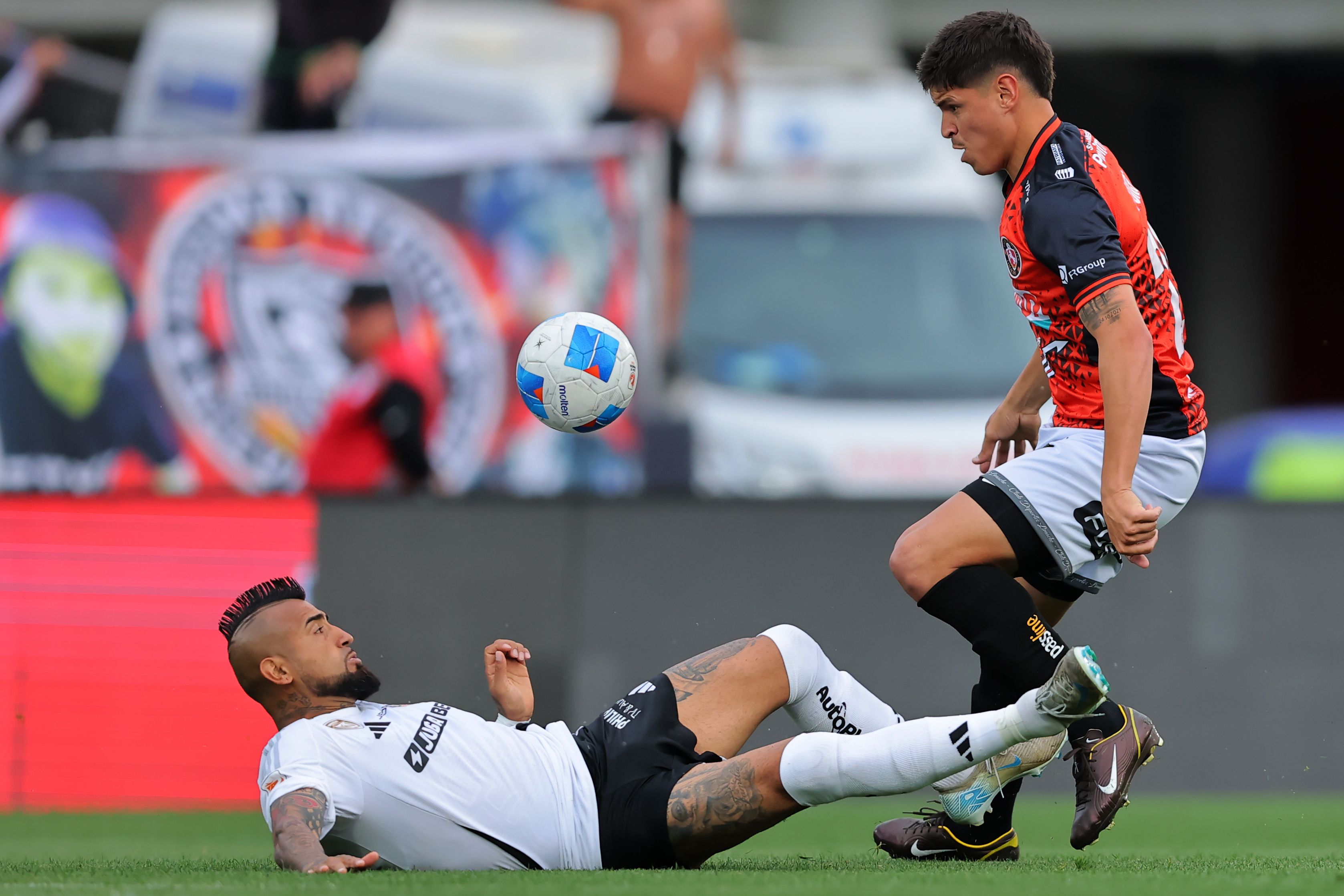 Otro guatazo de Colo Colo: 2-2 con Limache