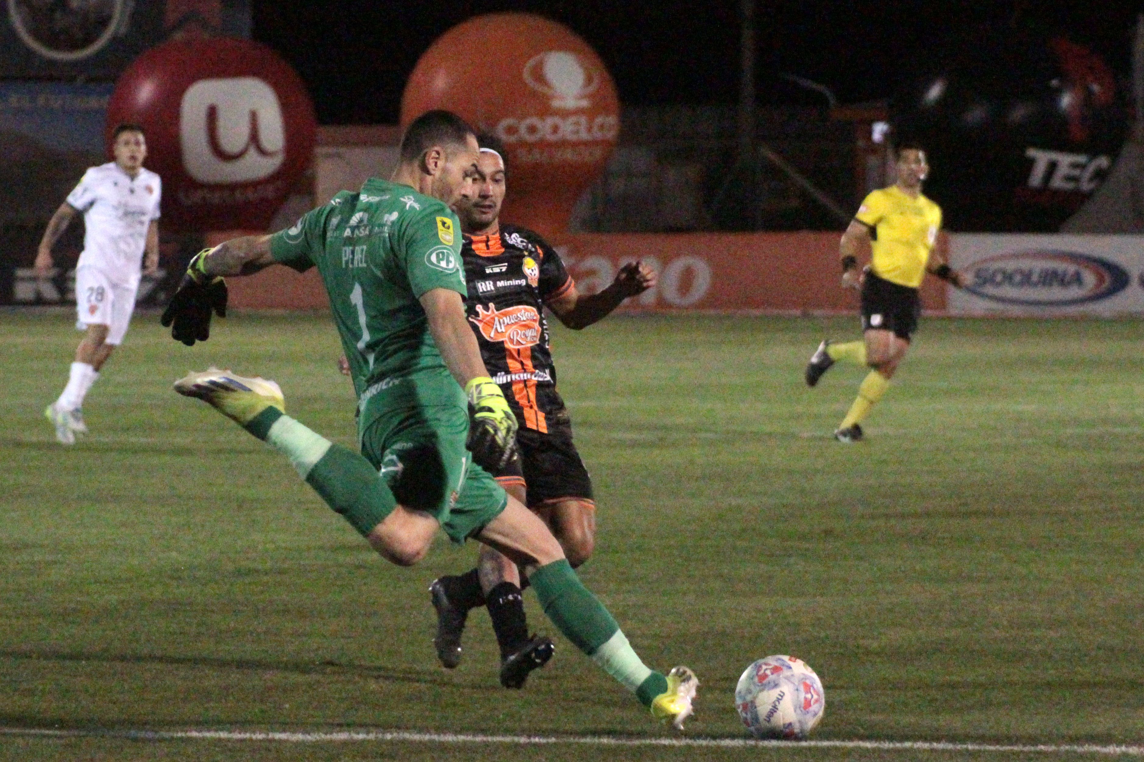 Ñublense necesitó muy poco para derrotar a Cobresal