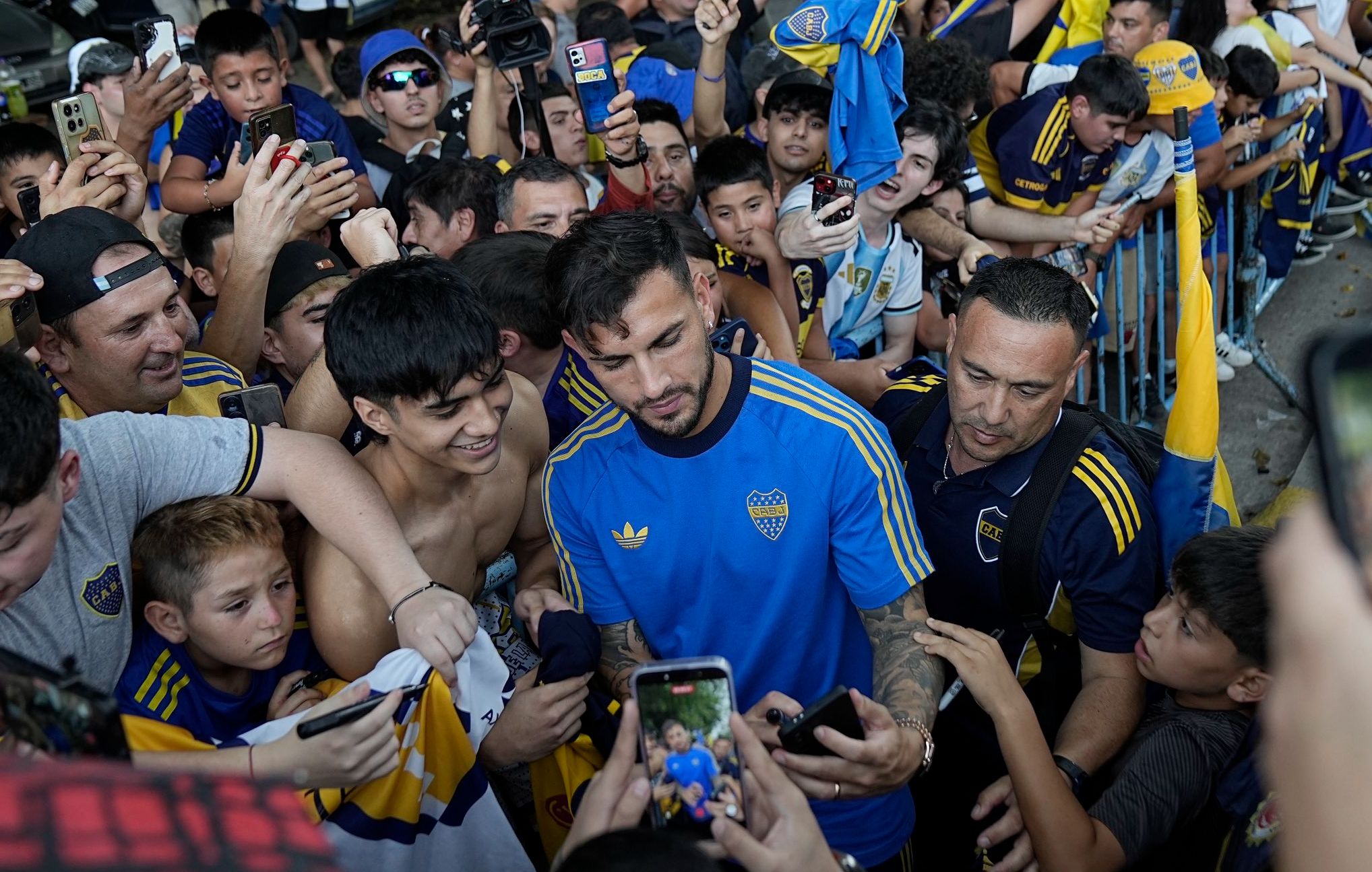 Hinchas de Boca son asaltados en las afueras del hotel