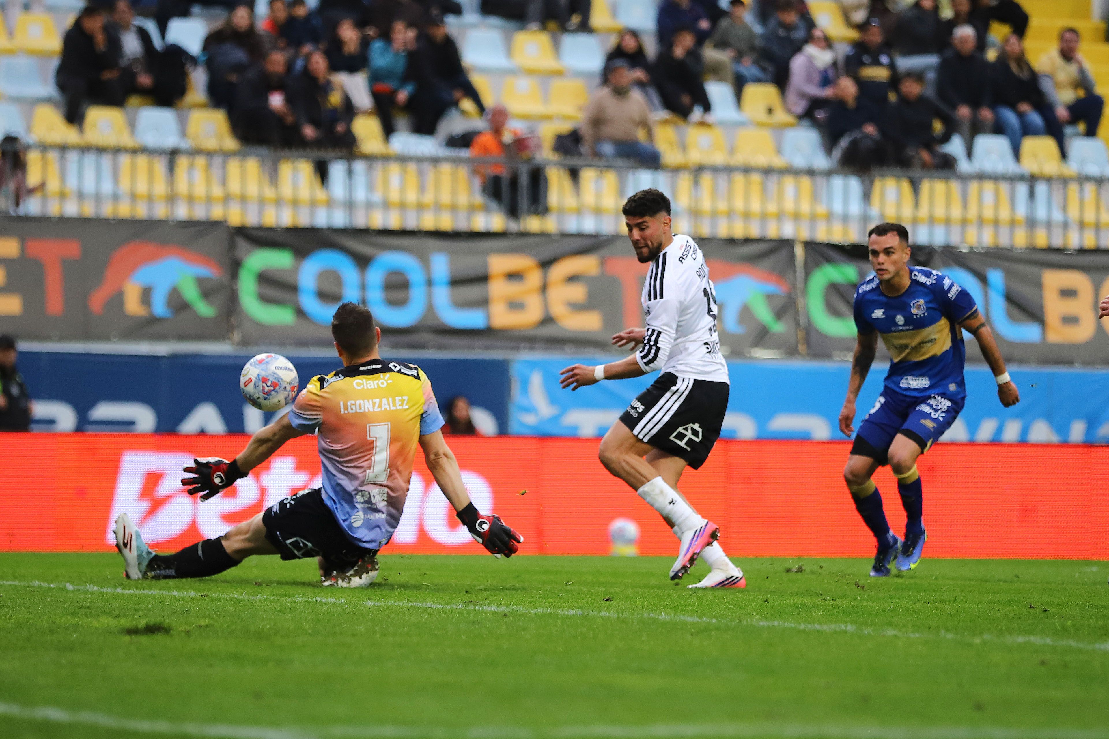 Colo Colo tuvo una bala más: 4-3 sobre Everton