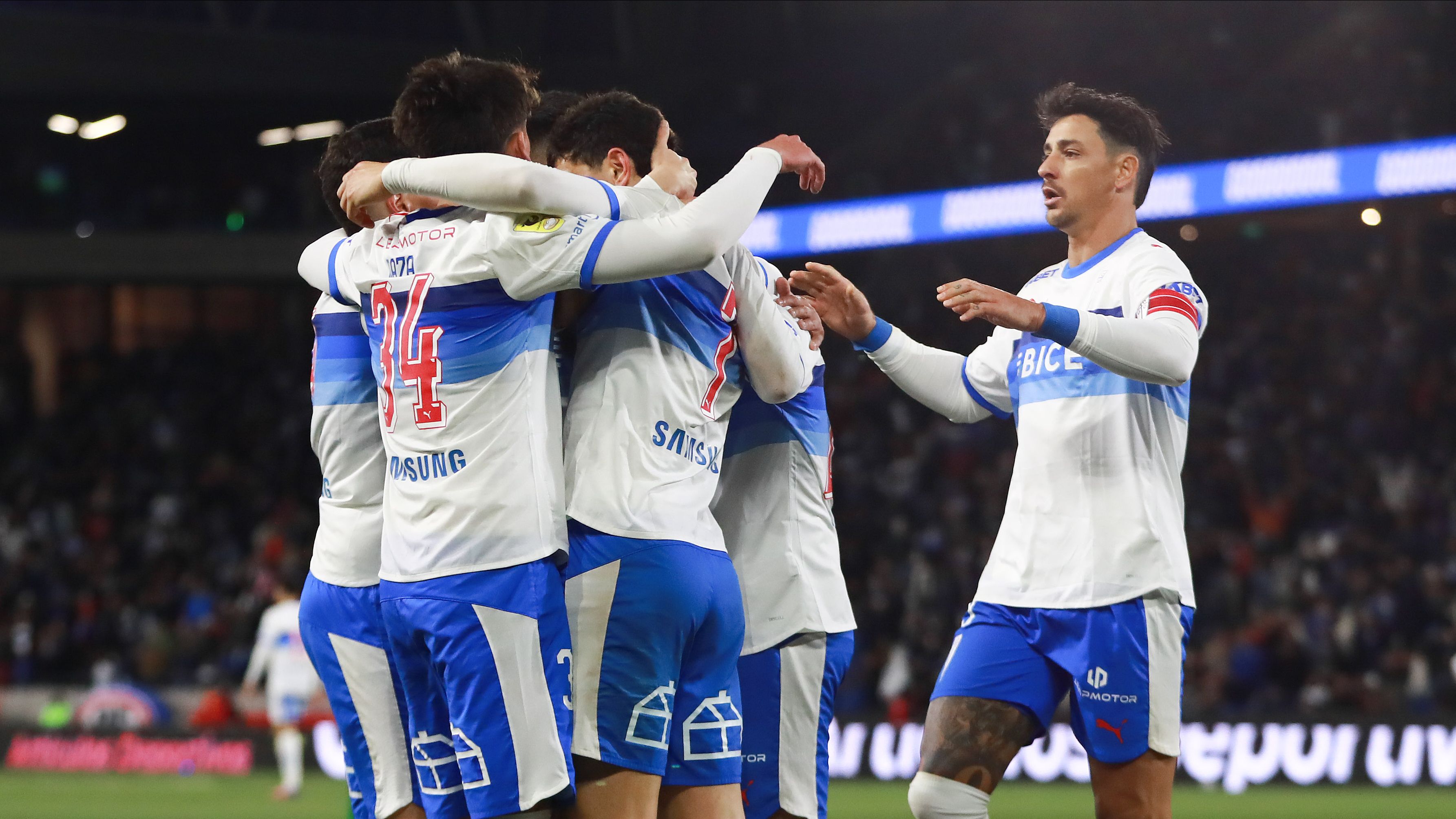 Zampedri firma un golazo épico y salva una opaca noche de Católica