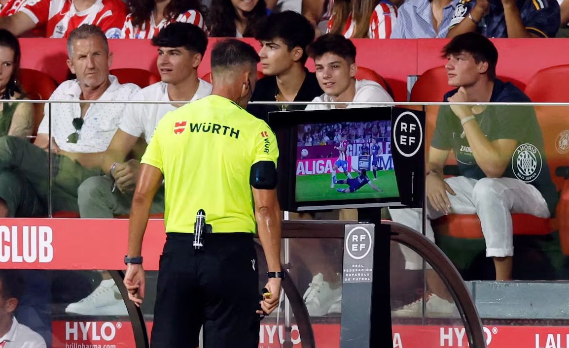 UEFA busca limitar la máximo la intervención del VAR