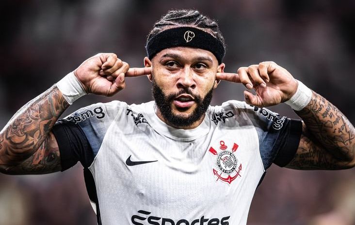 Depay exige trato de rey para seguir en Corinthians