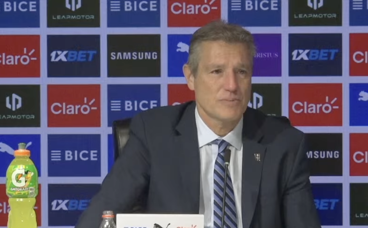 Buljubasich defiende el plantel de Católica: “Sufrimos más por las bajas que por la falta de refuerzos”