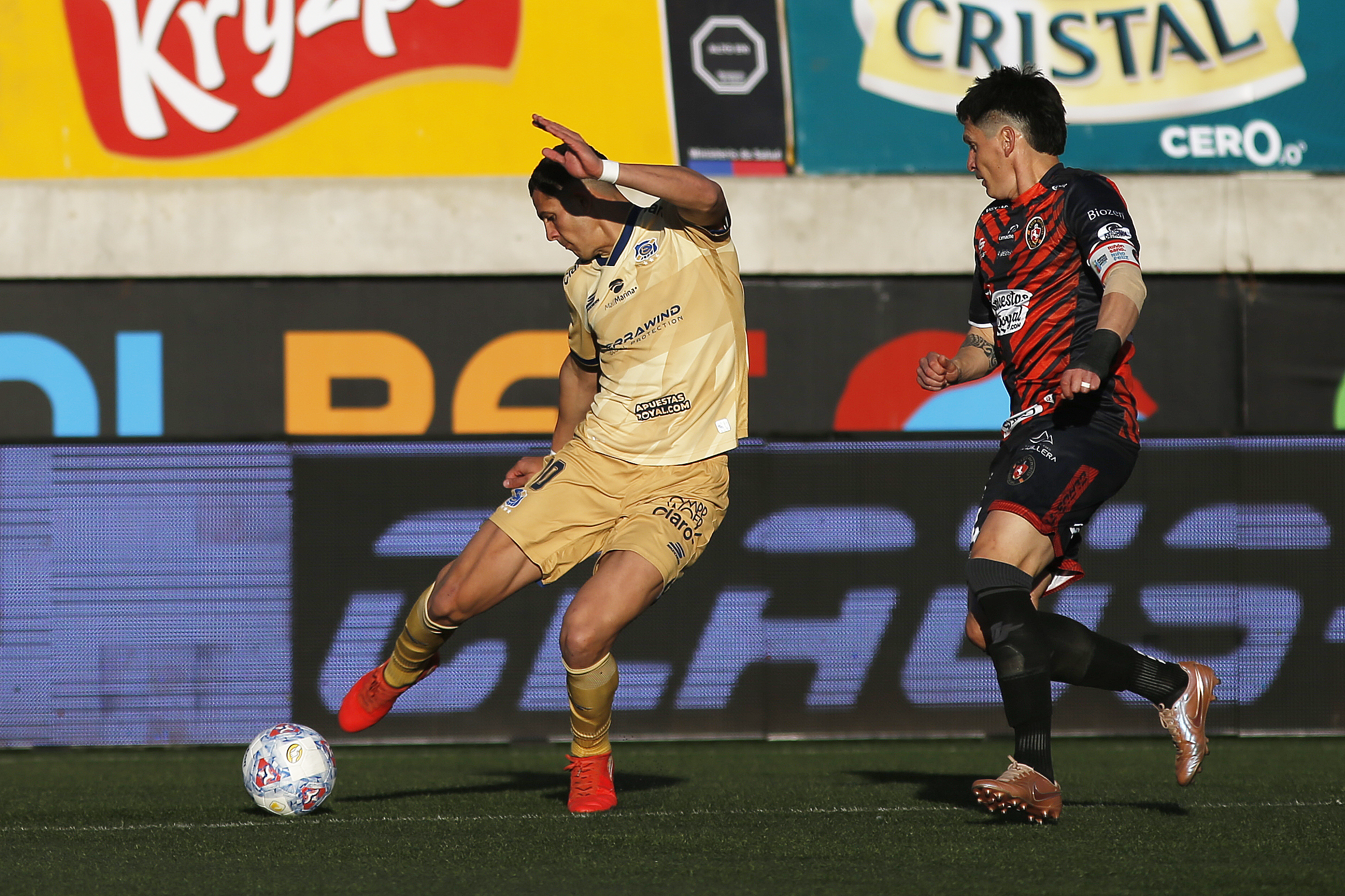 Everton se encarama en la tabla: 3-0 sobre Limache