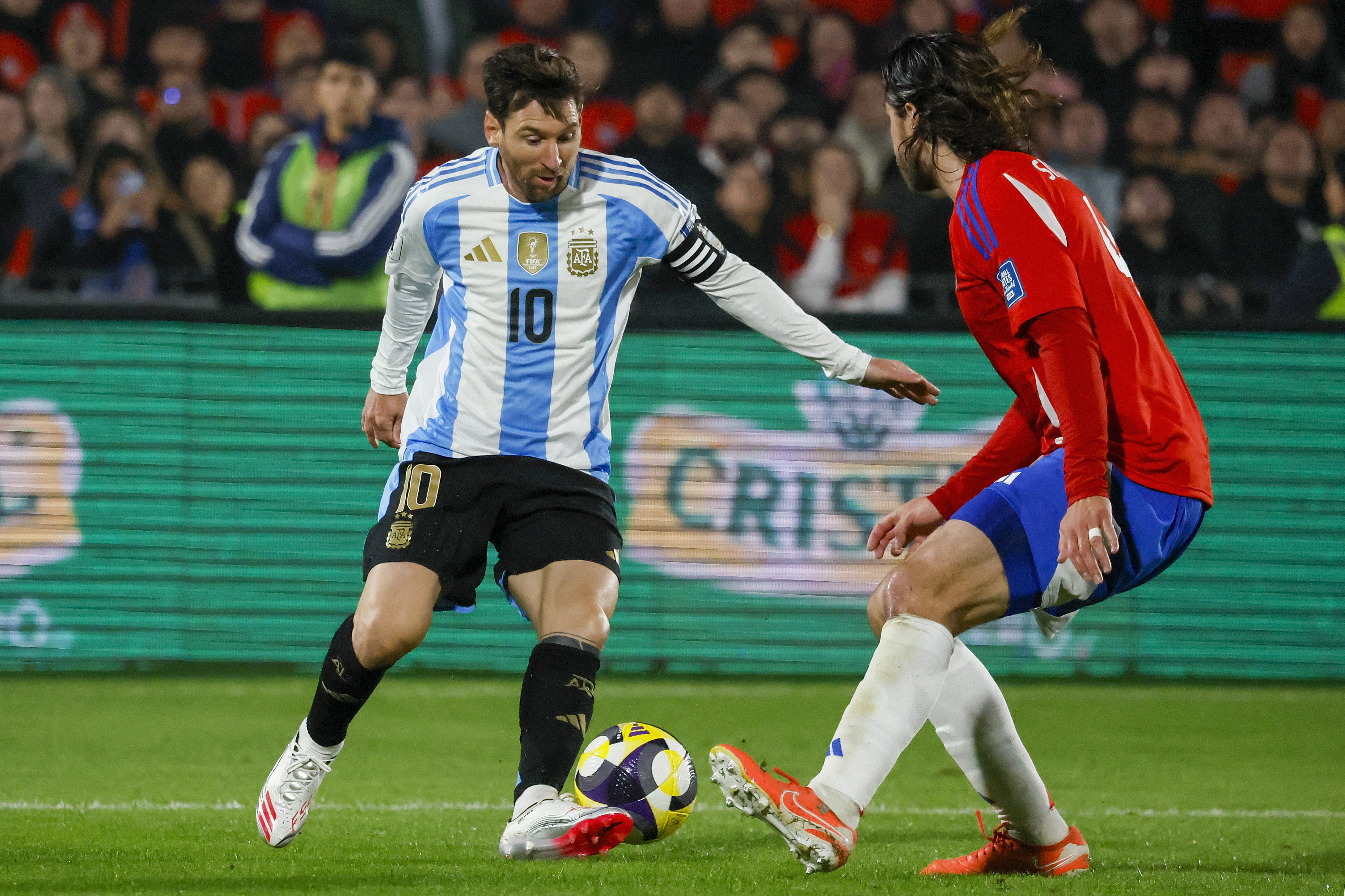 Messi vs Chile: 16 partidos, cinco goles y dos finales perdidas