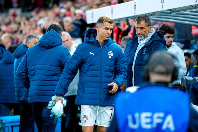 Se amurró Cristiano por ser suplente en Portugal